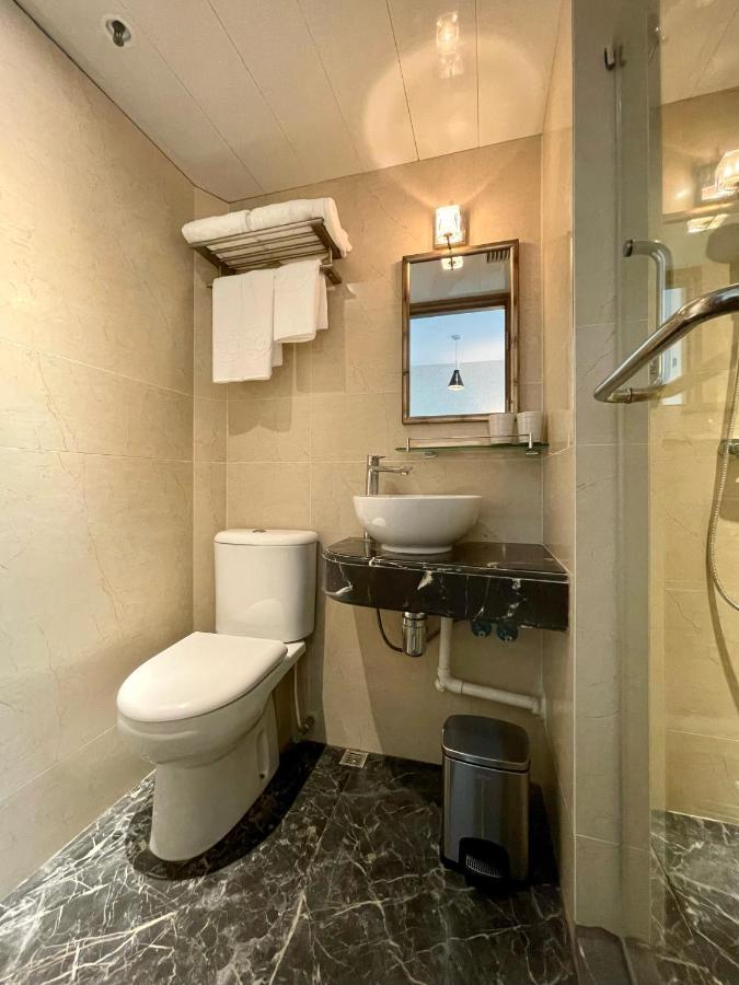 Lander Grand Hotel Hong Kong Bagian luar foto