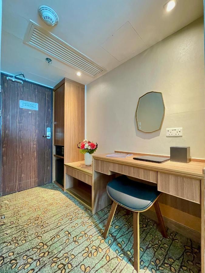 Lander Grand Hotel Hong Kong Bagian luar foto