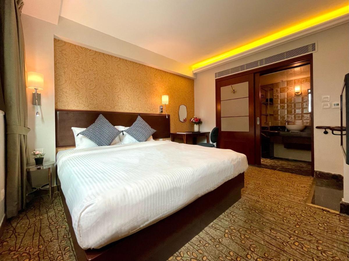Lander Grand Hotel Hong Kong Bagian luar foto