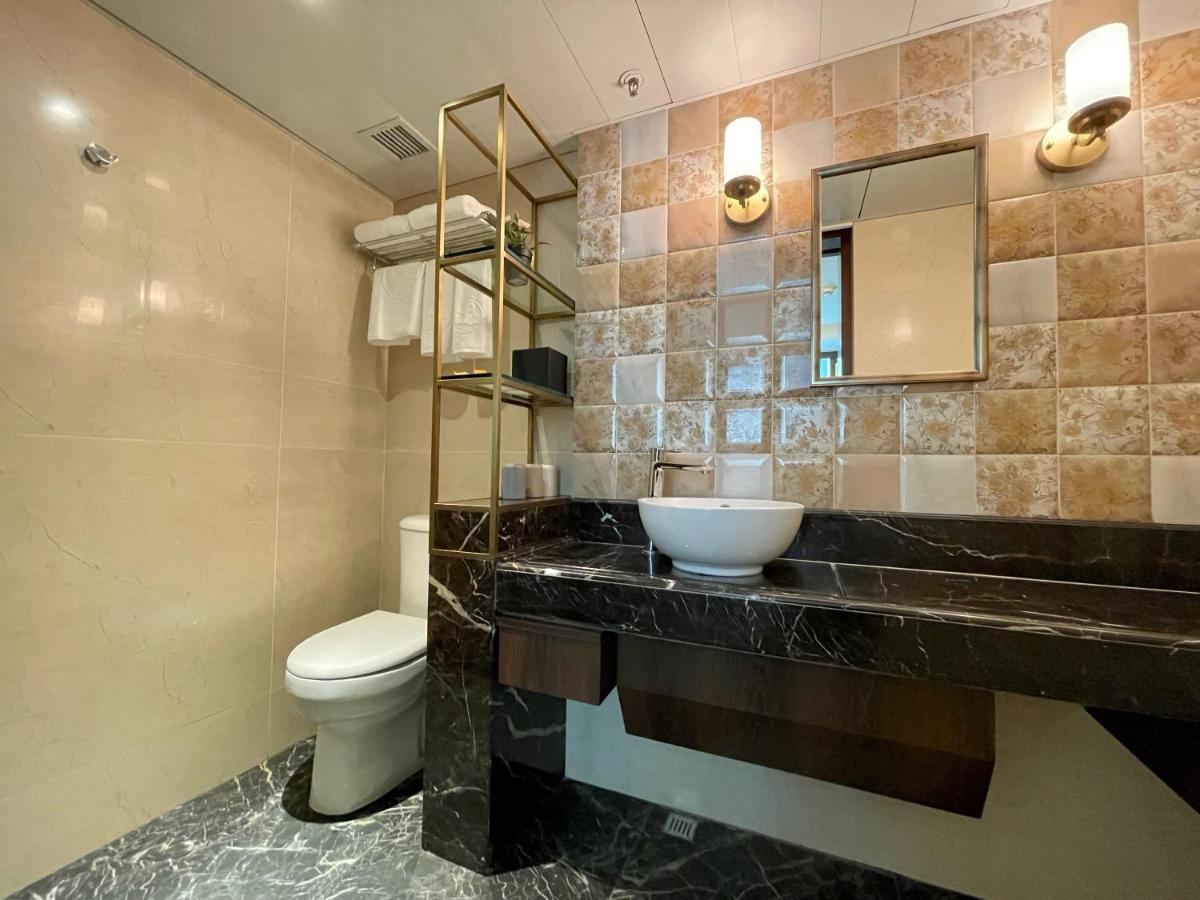 Lander Grand Hotel Hong Kong Bagian luar foto